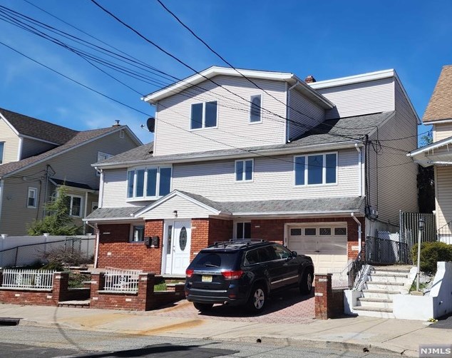 135 Farnham Ave, Outwater, NJ 07026