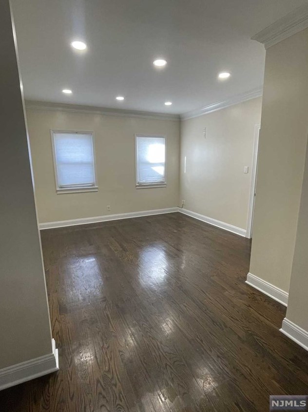35 Maryland Ave, Paterson NJ  07503-2110 exterior