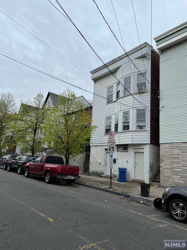 97 4 St, Paterson NJ 07522-1831 exterior