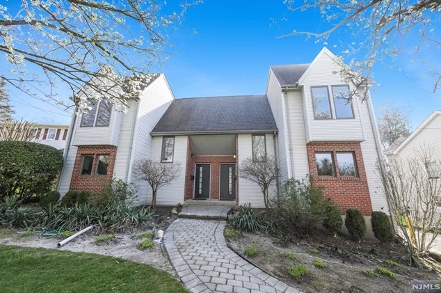 66 Prospect Ter, Tenafly, NJ 07670-1806