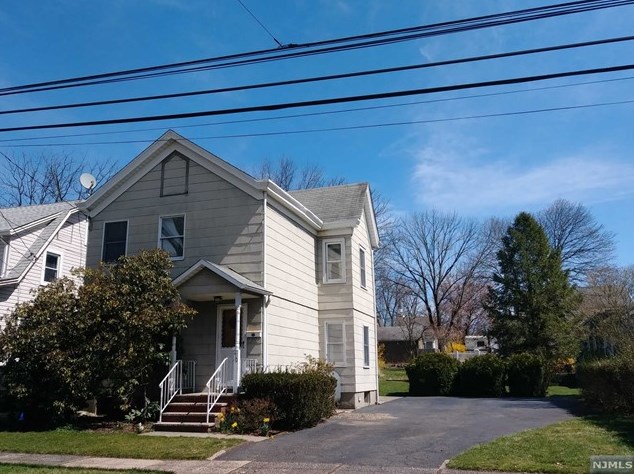 210 Paterson Ave, Midland Pk, NJ 07432-1845