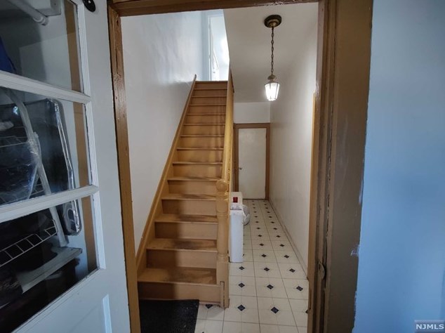 2 Liberty St, Little Ferry, NJ 07643-1711