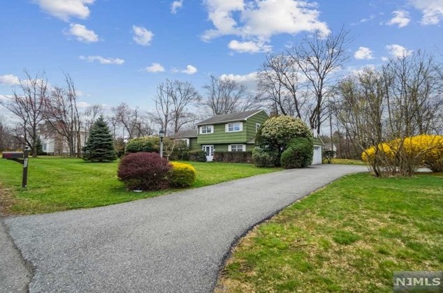 620 Grandview Terrace, Franklin Lakes, NJ 07417
