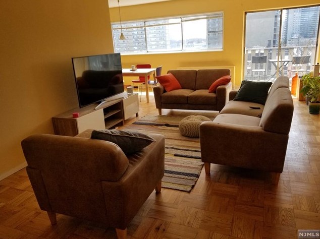 2180 Center Ave #8a, West Fort Lee, NJ 07024
