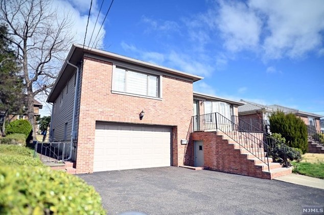 1119 Keswick Pl, West Fort Lee, NJ 07024-1620