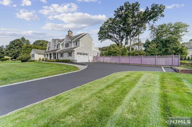 358 Monroe Ave, Wyckoff, NJ 07481