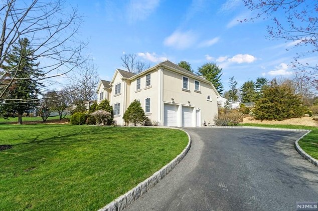 10 Keller Ct, Park Ridge, NJ 07656