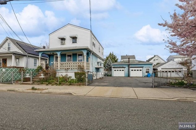 43 Sidney St, Lodi, NJ 07644-1811