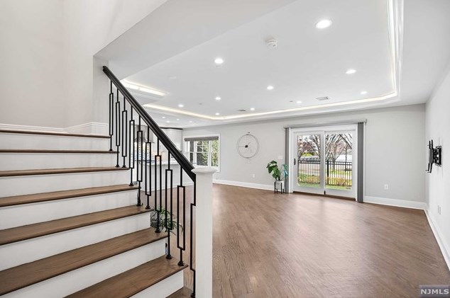 29 Marquis Ct, Edgewater NJ  07020-2900 exterior