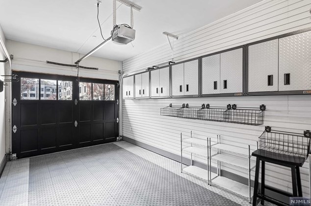 29 Marquis Ct, Edgewater NJ  07020-2900 exterior