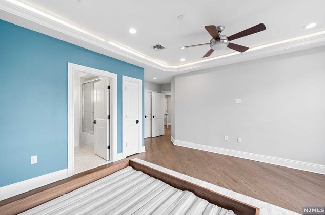 29 Marquis Ct, Edgewater NJ  07020-2900 exterior