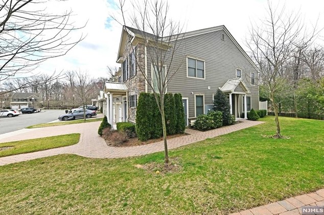 1501 Whitney Ln, Allendale, NJ 07401