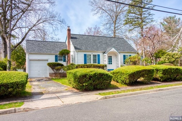 28 Kensington Ave, Norwood, NJ 07648-1909