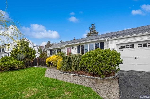 16 Glen Pl, Westwood, NJ 07675