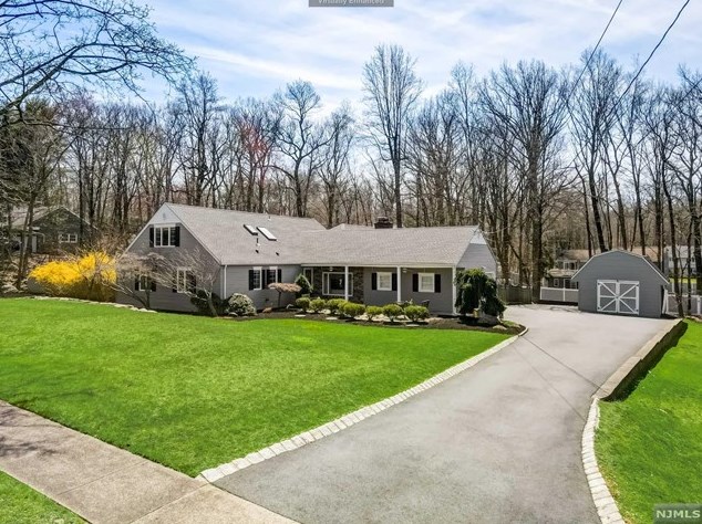 82 Andrew Ave, Oakland, NJ 07436