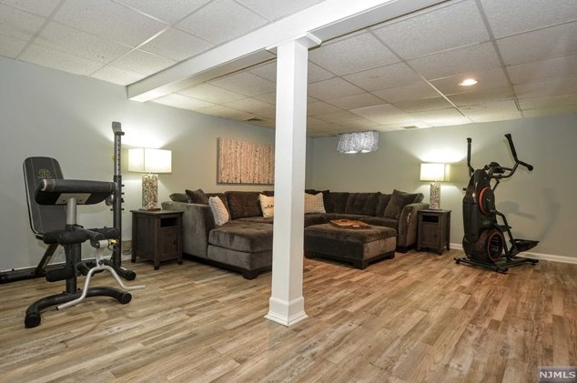 63 Van Blarcom Ave, Midland Pk NJ  07432-1851 exterior