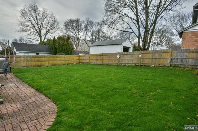 63 Van Blarcom Ave, Midland Pk NJ  07432-1851 exterior