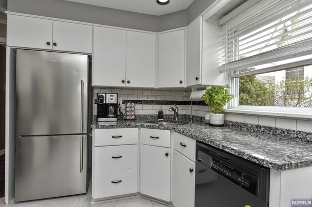 63 Van Blarcom Ave, Midland Pk NJ  07432-1851 exterior