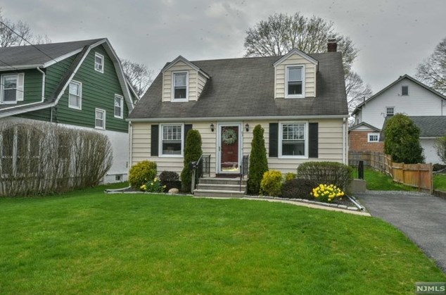 63 Van Blarcom Ave, Midland Pk, NJ 07432
