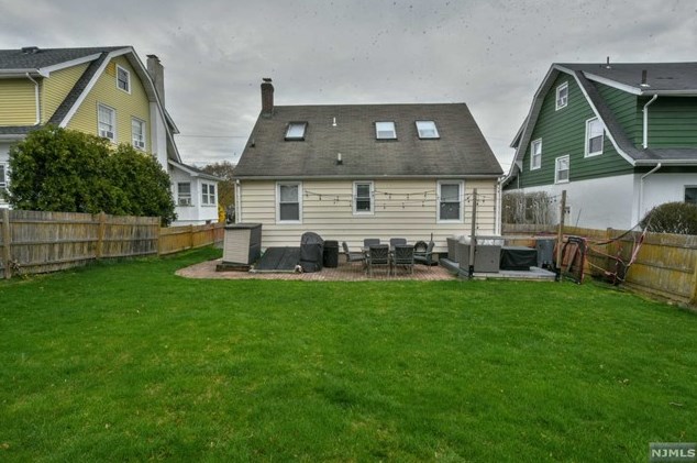 63 Van Blarcom Ave, Midland Pk NJ  07432-1851 exterior