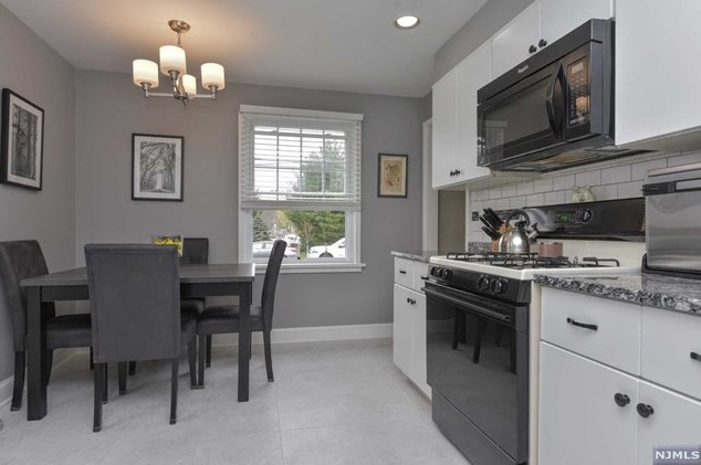 63 Van Blarcom Ave, Midland Pk NJ  07432-1851 exterior