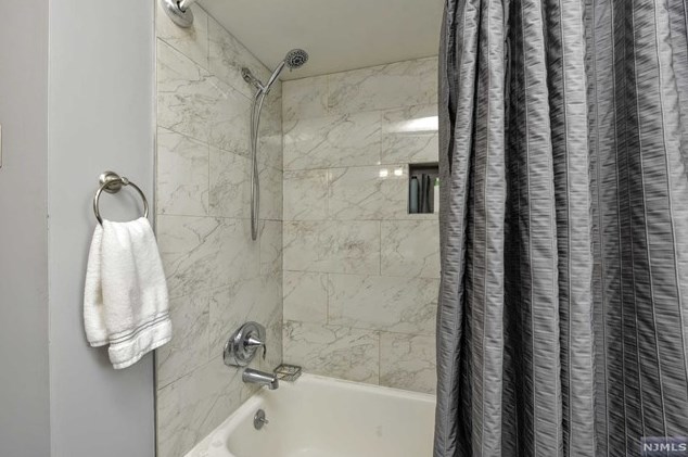 63 Van Blarcom Ave, Midland Pk NJ  07432-1851 exterior