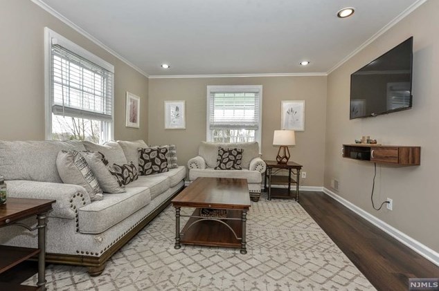 63 Van Blarcom Ave, Midland Pk NJ  07432-1851 exterior