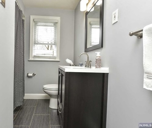 63 Van Blarcom Ave, Midland Pk NJ  07432-1851 exterior