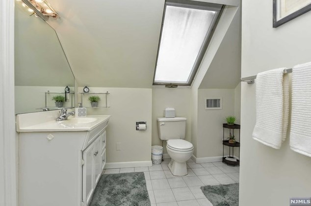 63 Van Blarcom Ave, Midland Pk NJ  07432-1851 exterior