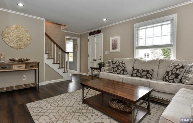 63 Van Blarcom Ave, Midland Pk NJ  07432-1851 exterior