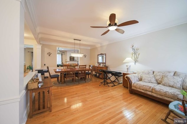 62 Buckthorn Ct, Paramus, NJ 07652