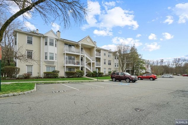 462 Poets Way, Mahwah, NJ 07430