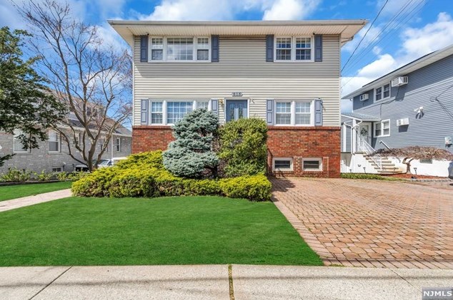615 Chase Ave, Lyndhurst, NJ 07071