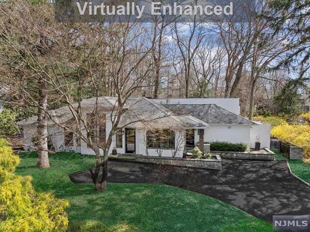 954 Pines Terrace, Franklin Lakes, NJ 07417