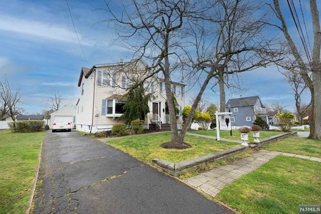 86 Highland Ave, Emerson, NJ 07630-1212