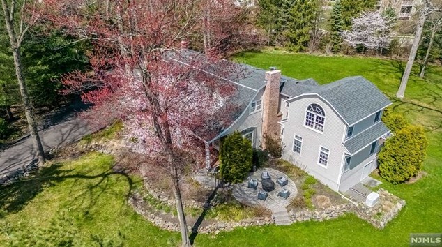 202 Chestnut Ridge Rd, Upper Saddle River, NJ 07458-2813