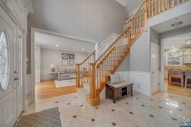 779 Highland Ave, Paramus, NJ 07652-3725