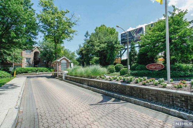 757 Charles Ct, West Fort Lee, NJ 07024