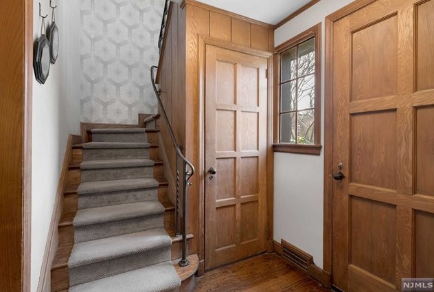 40 Sutton Dr, Ho Ho Kus, NJ 07423