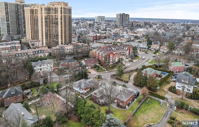 1036 Briar Way, West Fort Lee NJ exterior