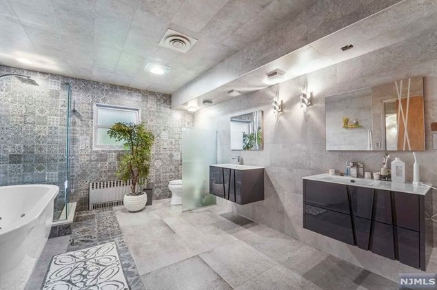 1036 Briar Way, West Fort Lee NJ exterior