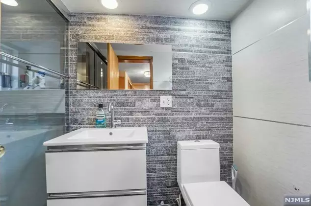 1036 Briar Way, West Fort Lee NJ exterior