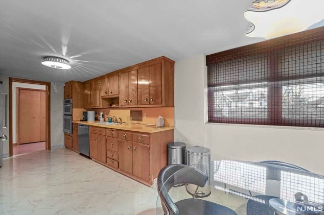 1036 Briar Way, West Fort Lee NJ exterior