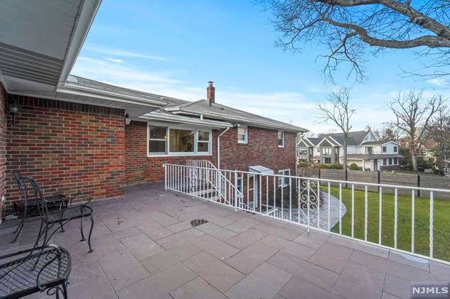 1036 Briar Way, West Fort Lee NJ exterior