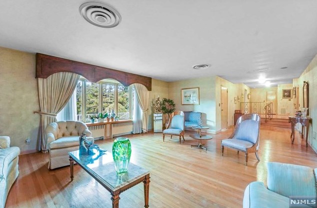 1036 Briar Way, West Fort Lee NJ exterior