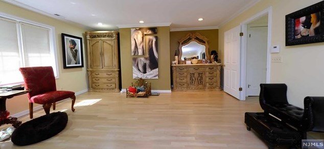 47 Whitney Hl, Park Ridge NJ 07656-2606 exterior