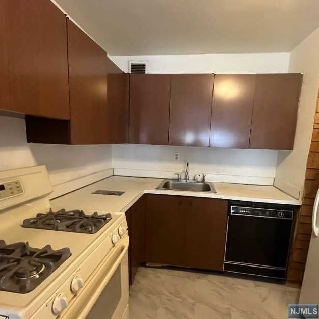 1203 River Rd #3m, Edgewater, NJ 07020
