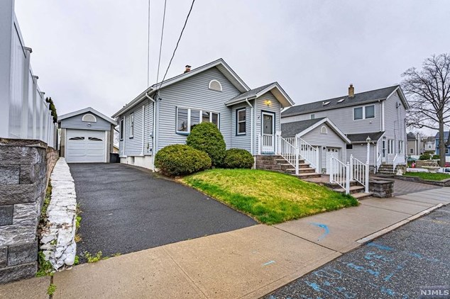 405 Fritsch Ave, Wood-Ridge, NJ 07075-2221