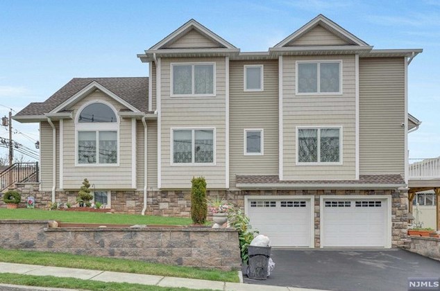 204 Farnham Ave, Lodi, NJ 07644