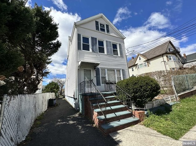 35 Wessington Ave, Outwater, NJ 07026-3205